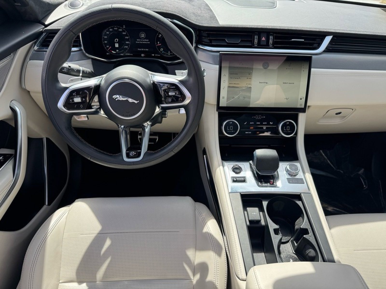 Used 2023 Jaguar F-PACE SVR image 17