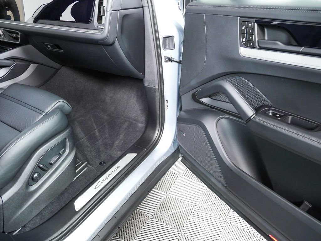 Certified 2026 Porsche Cayenne Coupe image 27