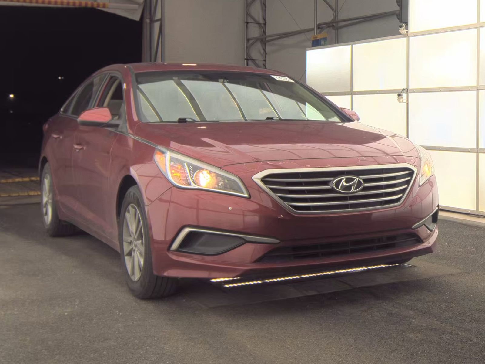 Used 2016 Hyundai Sonata SE w/ Cargo Package FWD image 6