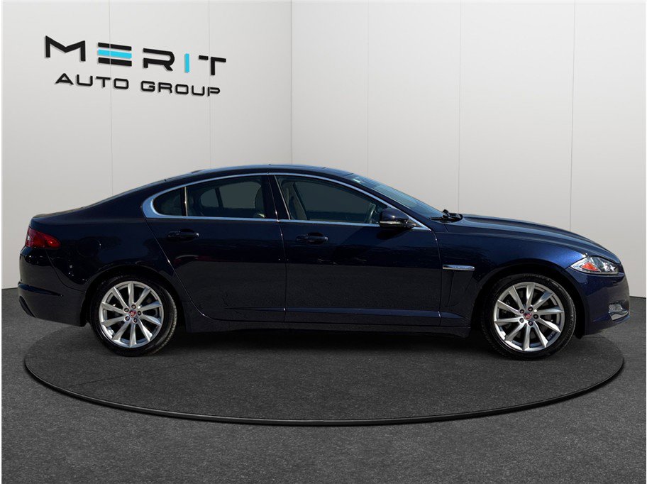 Used 2015 Jaguar XF Premium RWD image 10