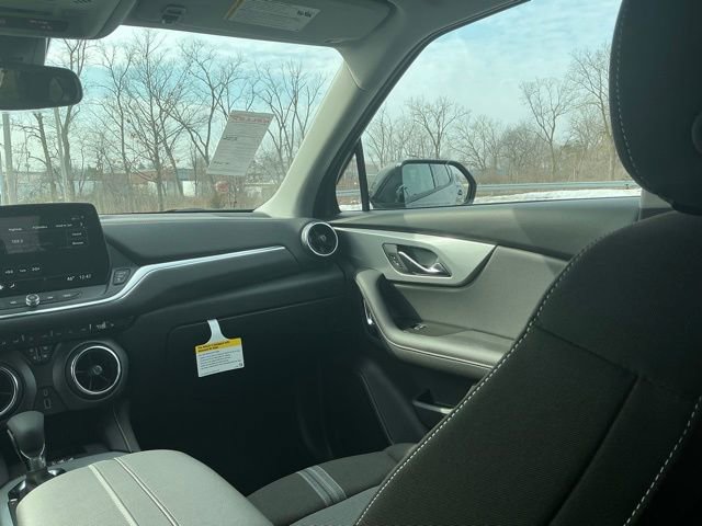 New 2026 Chevrolet Blazer LT w/ Convenience Package FWD image 28