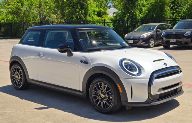 Used 2024 MINI Cooper SE FWD image 3