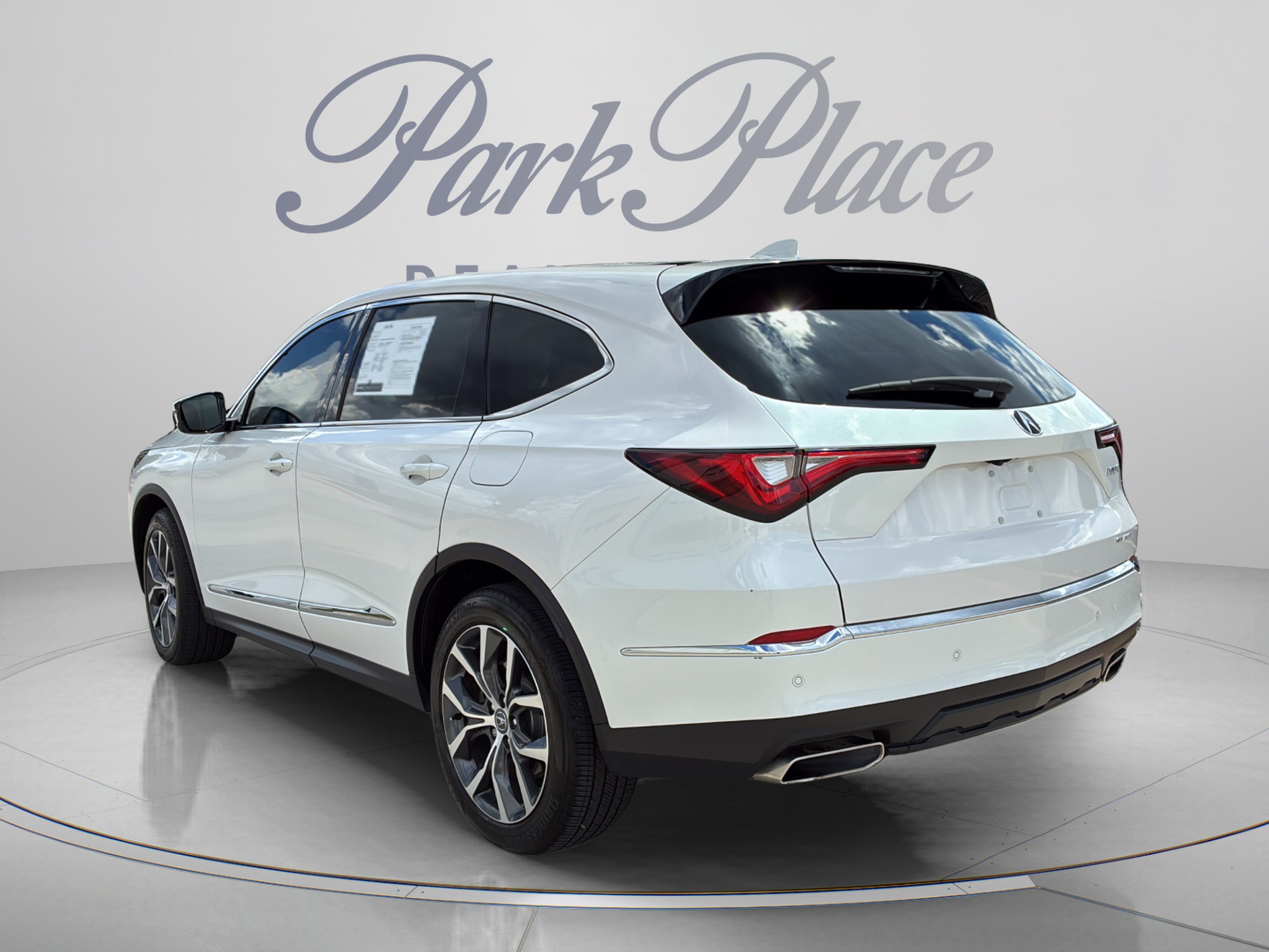 Used 2024 Acura MDX SH-AWD w/ Technology Package image 3