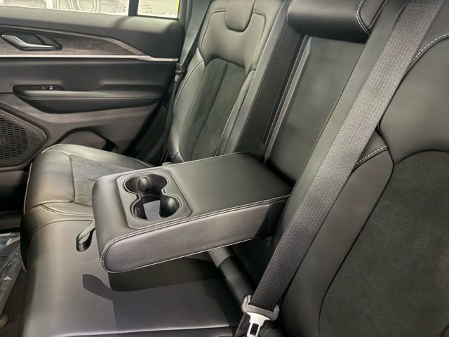 New 2026 Jeep Grand Cherokee Laredo image 19