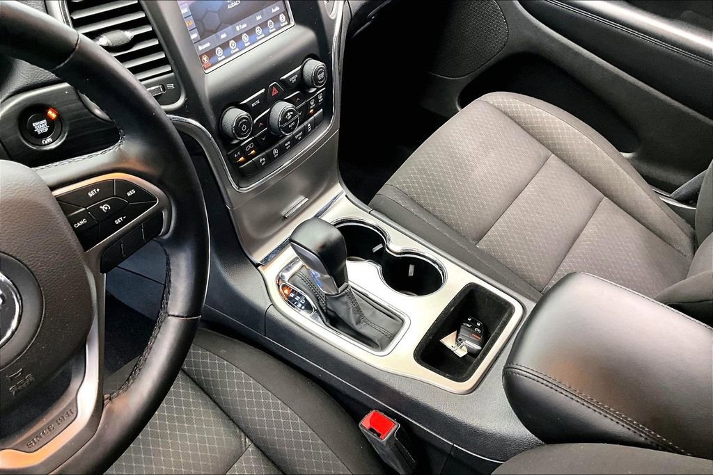 Used 2021 Jeep Grand Cherokee Laredo w/ Security & Convenience Group AWD/4WD image 14