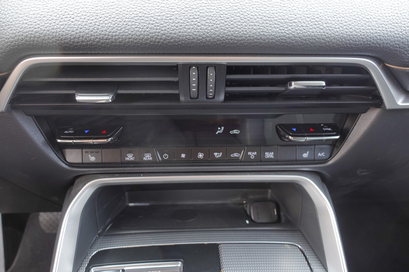 Used 2024 MAZDA CX-90 Plug-In Hybrid w/ Premium Pkg AWD/4WD image 23