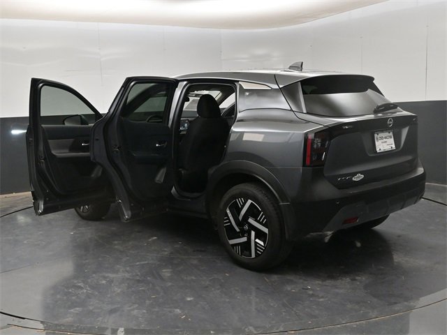 Used 2025 Nissan Kicks SV w/ Charging Package image 30