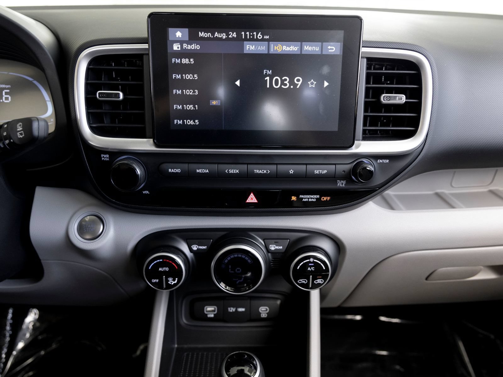 Used 2025 Hyundai Venue SEL FWD image 16