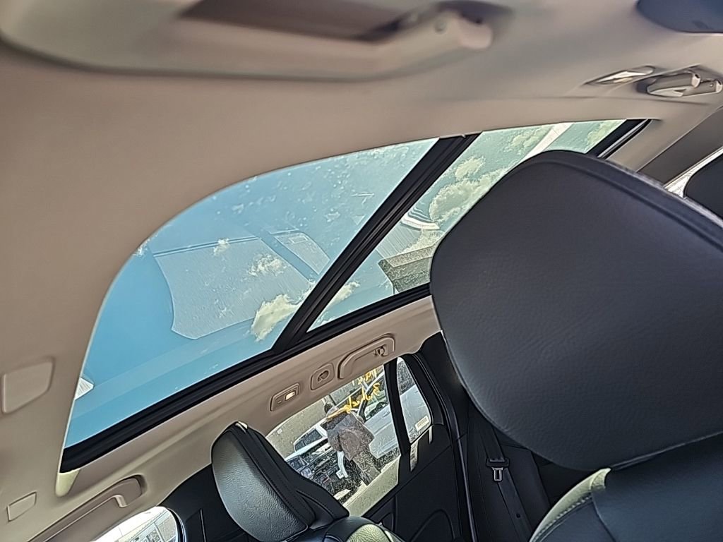 Used 2025 Volvo V60 B5 Cross Country Plus image 10