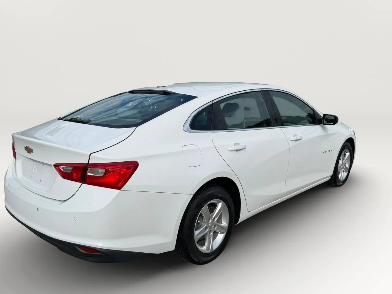 Used 2019 Chevrolet Malibu LS w/ Driver Confidence Package II FWD image 3