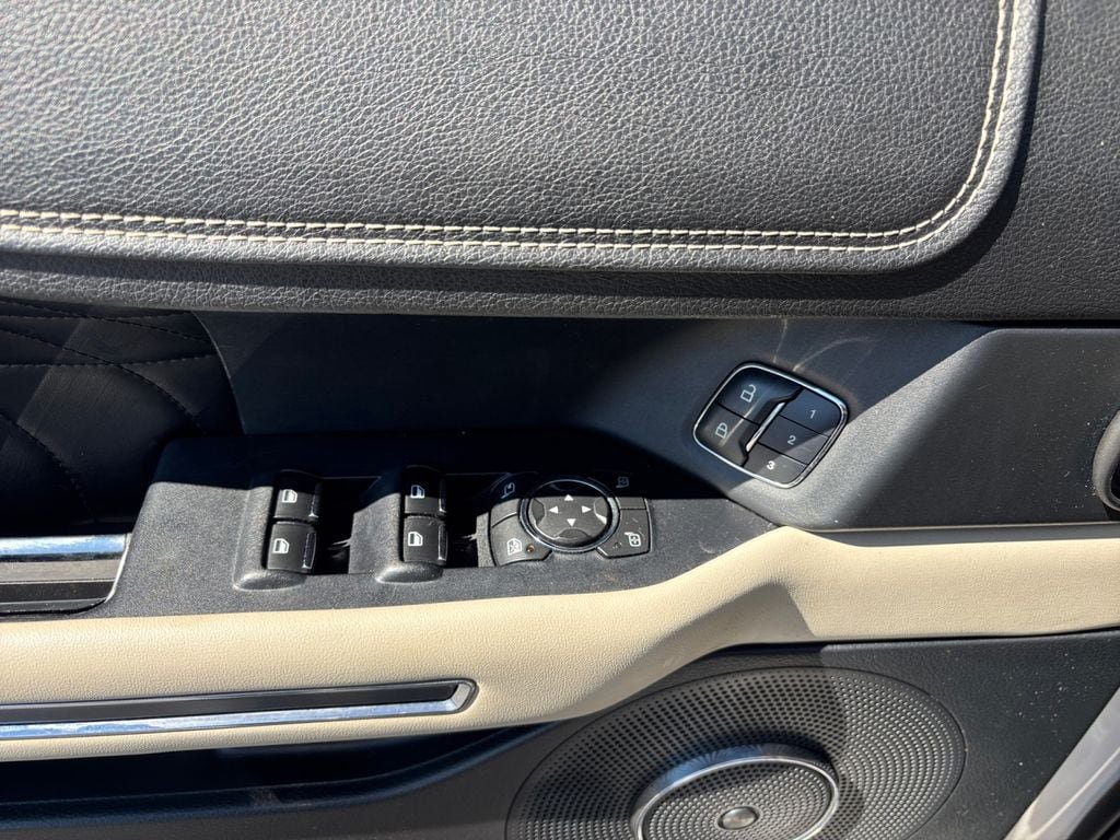 Used 2018 Ford Expedition Max Platinum AWD/4WD image 16