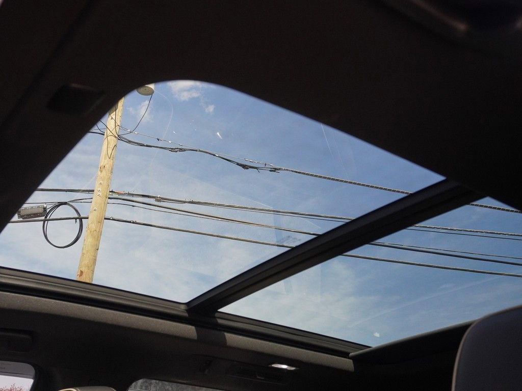 Used 2023 GMC Yukon SLT w/ SLT Premium Package image 30