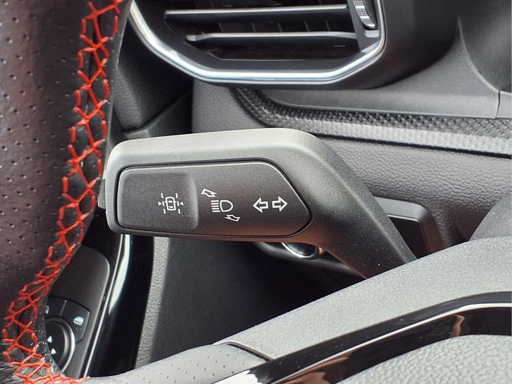 Used 2023 Ford Explorer ST-Line AWD/4WD image 18