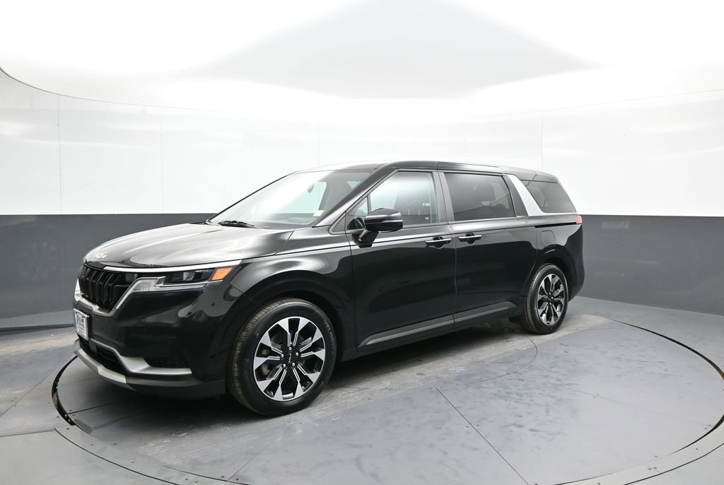 Used 2023 Kia Carnival EX image 10