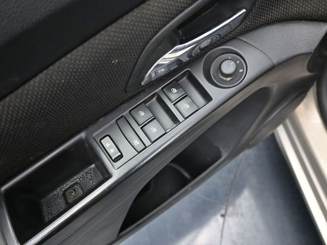 Used 2016 Chevrolet Cruze LT image 13