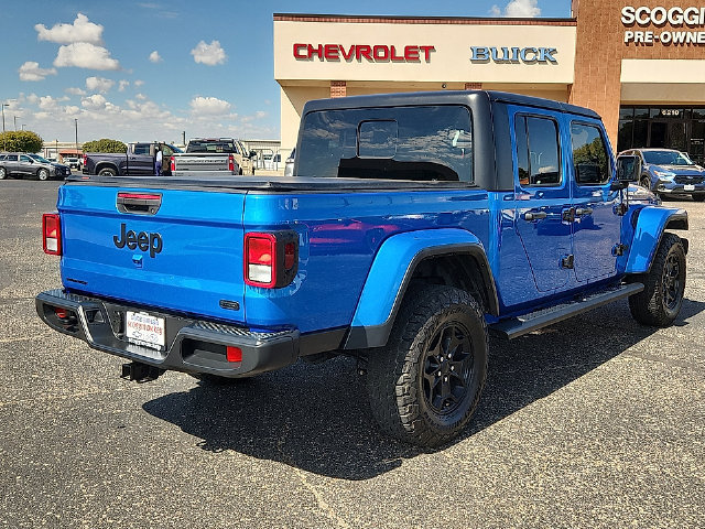 Used 2023 Jeep Gladiator Overland w/ Cold Weather Group AWD/4WD image 4