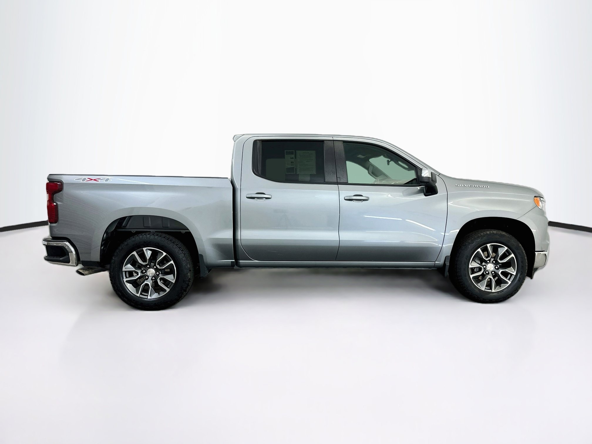 Used 2024 Chevrolet Silverado 1500 LT AWD/4WD image 10