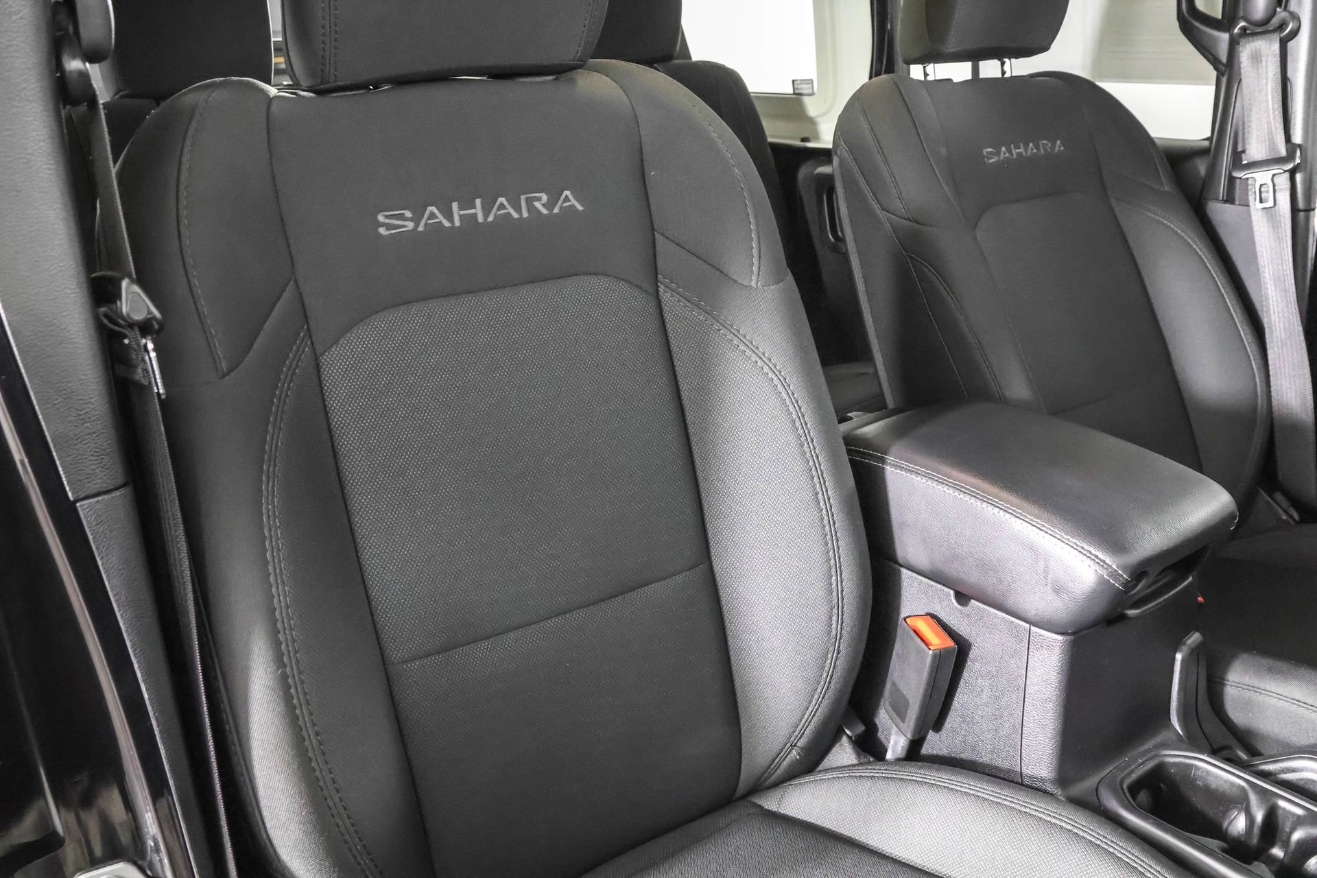 Used 2020 Jeep Wrangler Unlimited Sahara image 46