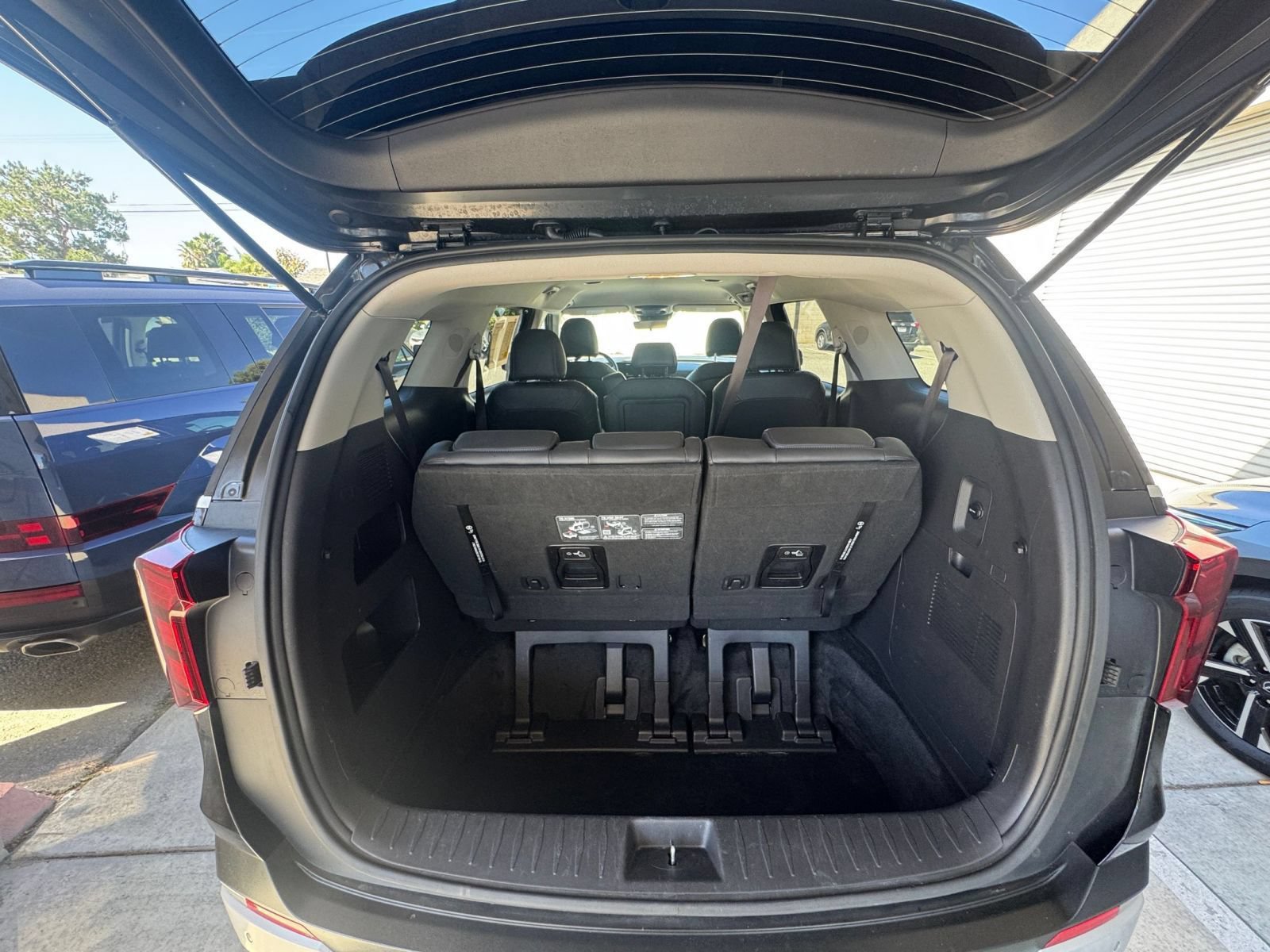 Used 2026 Kia Carnival FWD image 33