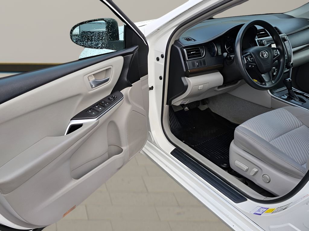 Used 2016 Toyota Camry LE FWD image 16