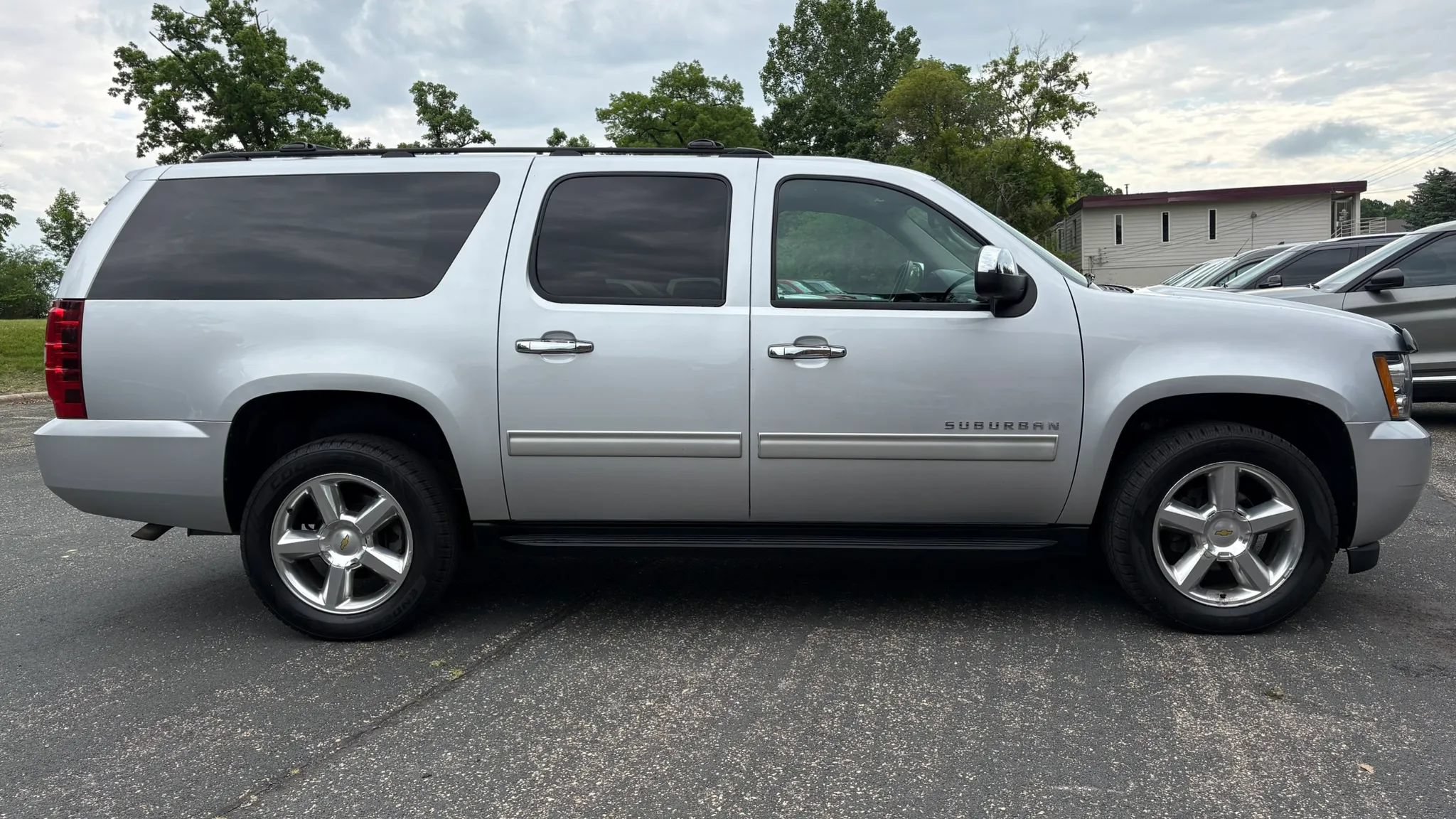 Used 2014 Chevrolet Suburban LS w/ All-Star Edition AWD/4WD image 11