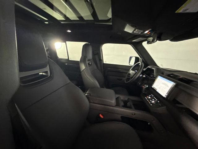Used 2025 Land Rover Defender 110 AWD/4WD image 46