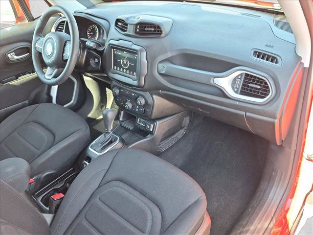 Used 2018 Jeep Renegade Latitude FWD image 21