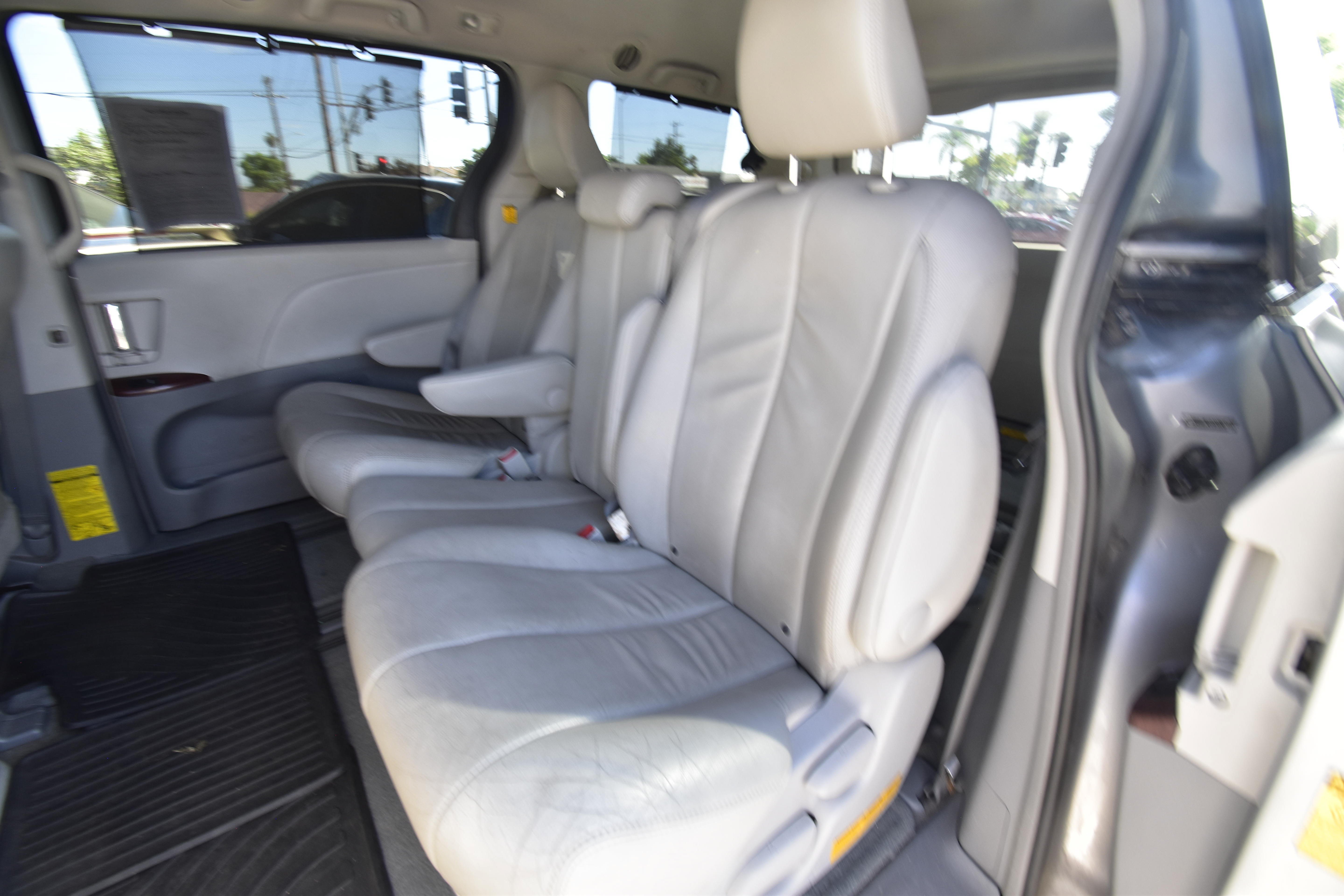 Used 2013 Toyota Sienna XLE FWD image 8