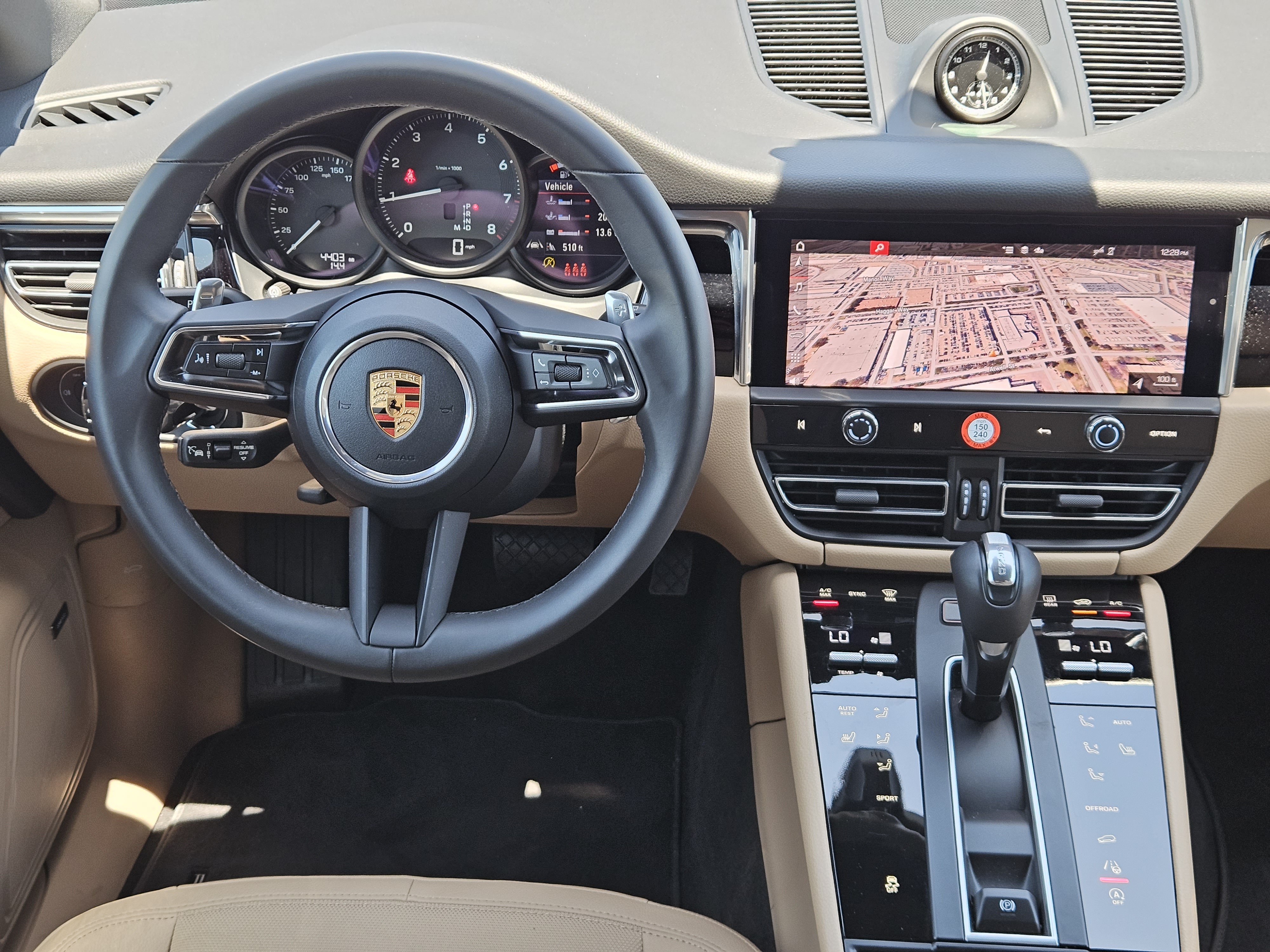 Certified 2026 Porsche Macan AWD/4WD image 26
