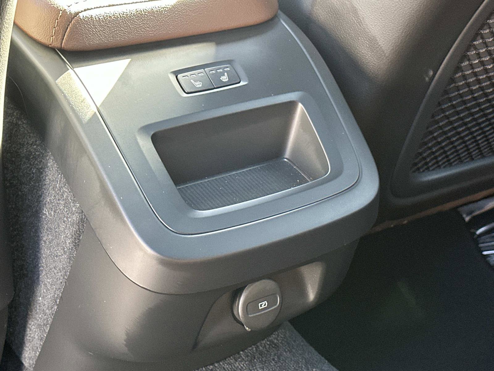 Certified 2025 Volvo V60 B5 Cross Country Plus image 22