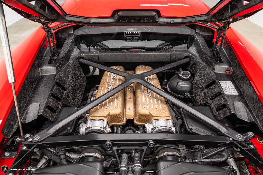 Used 2018 Lamborghini Huracan Performante AWD/4WD image 24