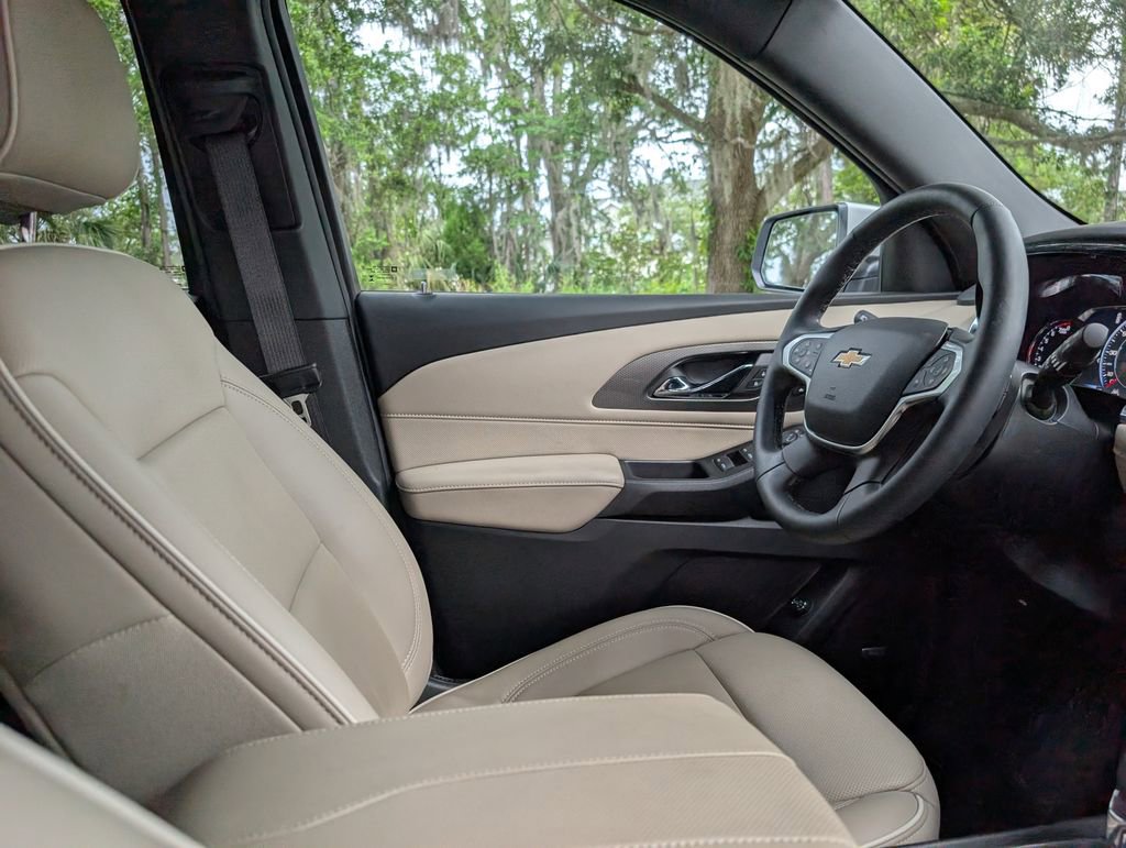 Used 2023 Chevrolet Traverse Premier FWD image 13