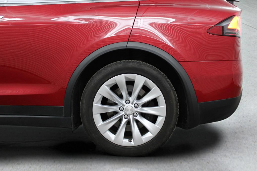 Used 2018 Tesla Model X 75D AWD/4WD image 8