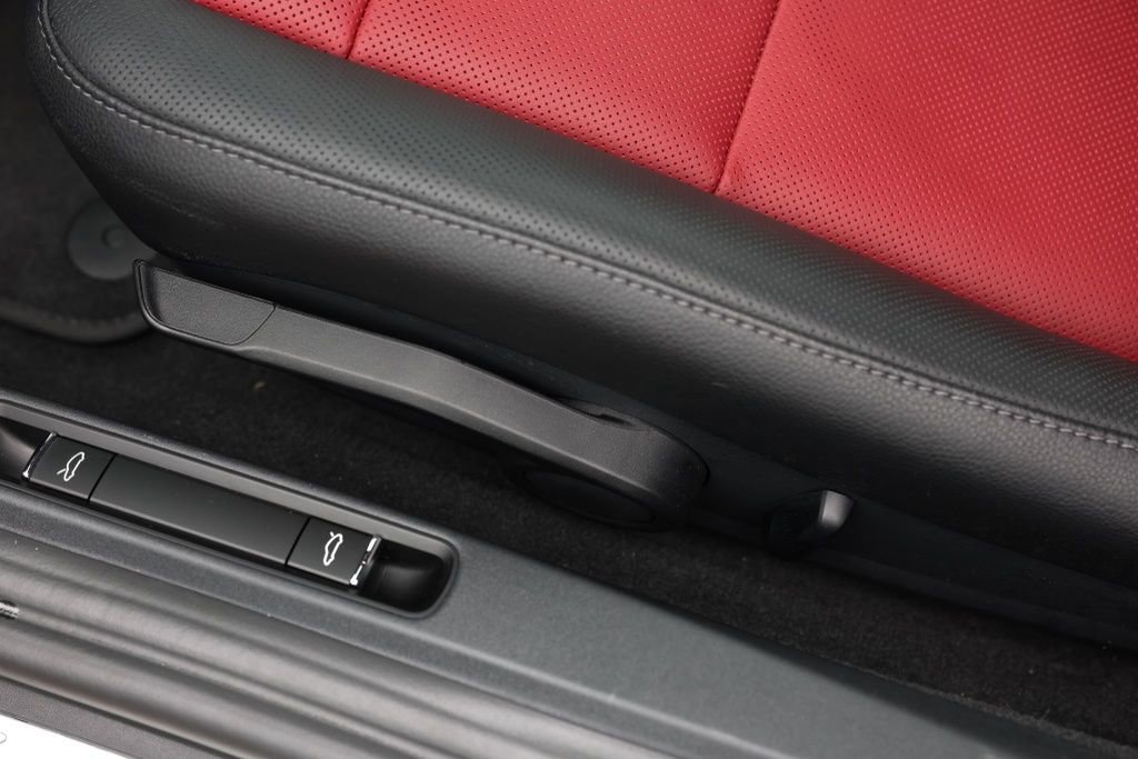 Used 2025 Porsche 718 Cayman image 15