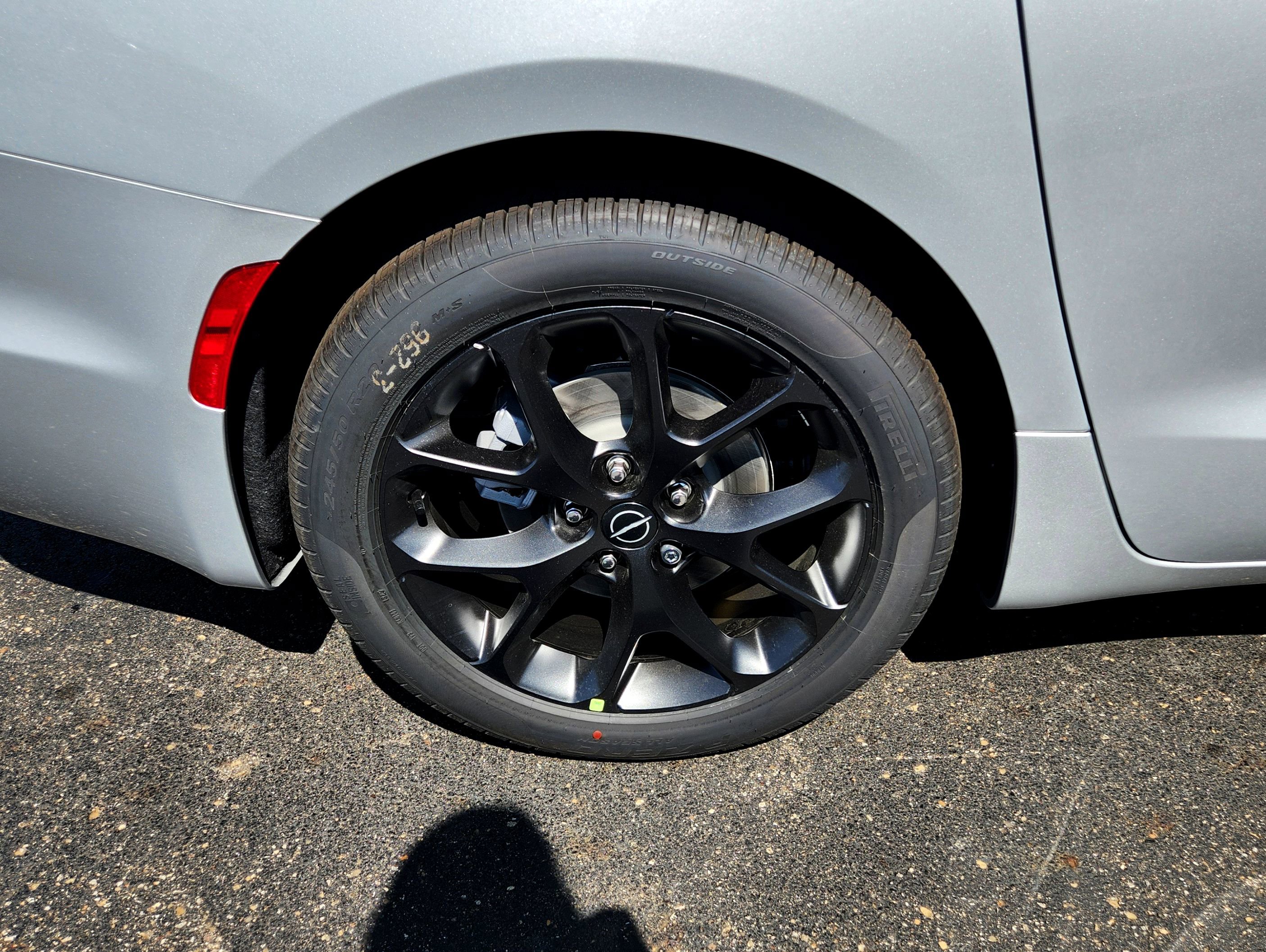 New 2026 Chrysler Pacifica Limited w/ Uconnect Theater Family Group image 11