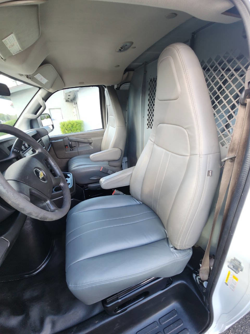 Used 2018 Chevrolet Express 2500 Extended image 16
