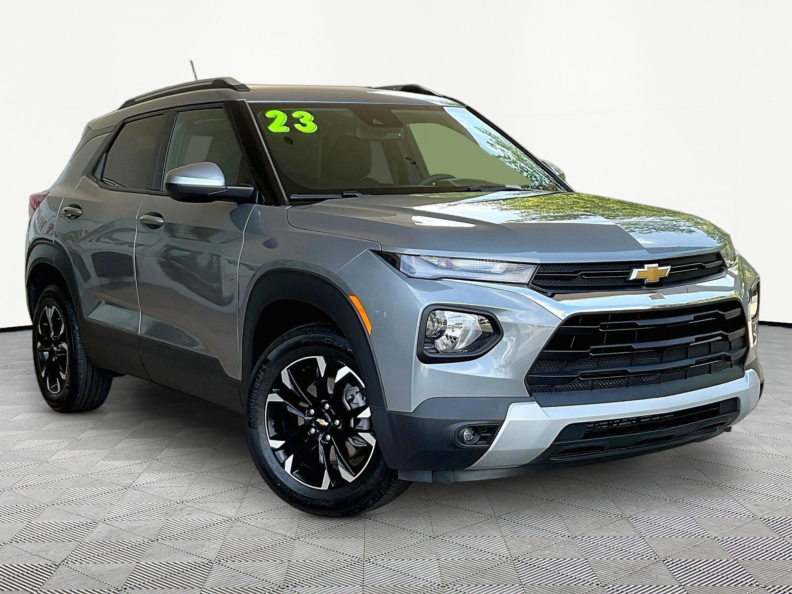 Used 2023 Chevrolet TrailBlazer LT w/ Convenience Package AWD/4WD image 3