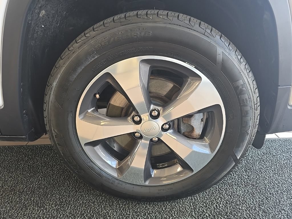 Used 2019 Jeep Cherokee Limited AWD/4WD image 39