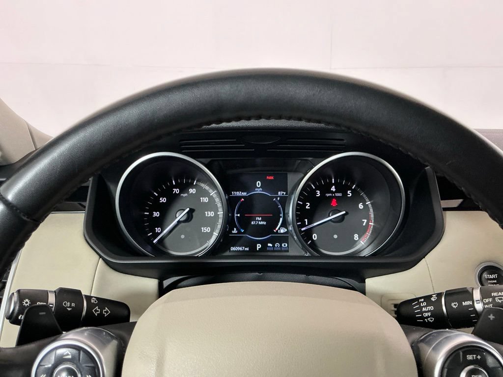 Used 2017 Land Rover Discovery SE AWD/4WD image 10