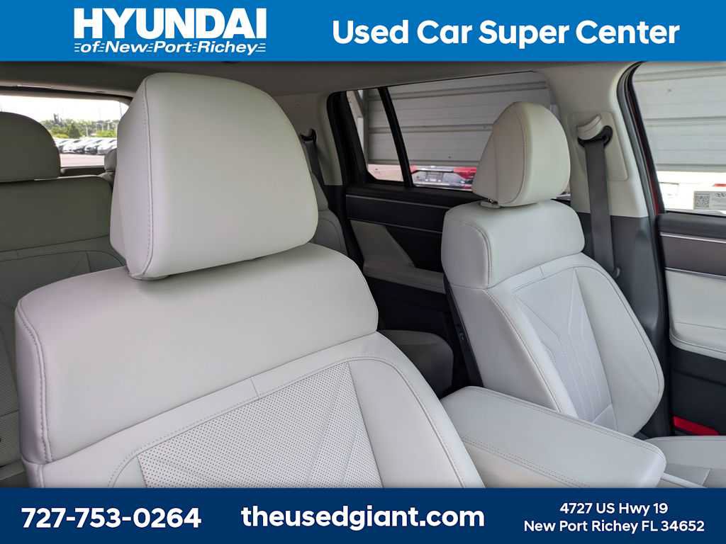 Used 2025 Hyundai Santa Fe SEL FWD image 6