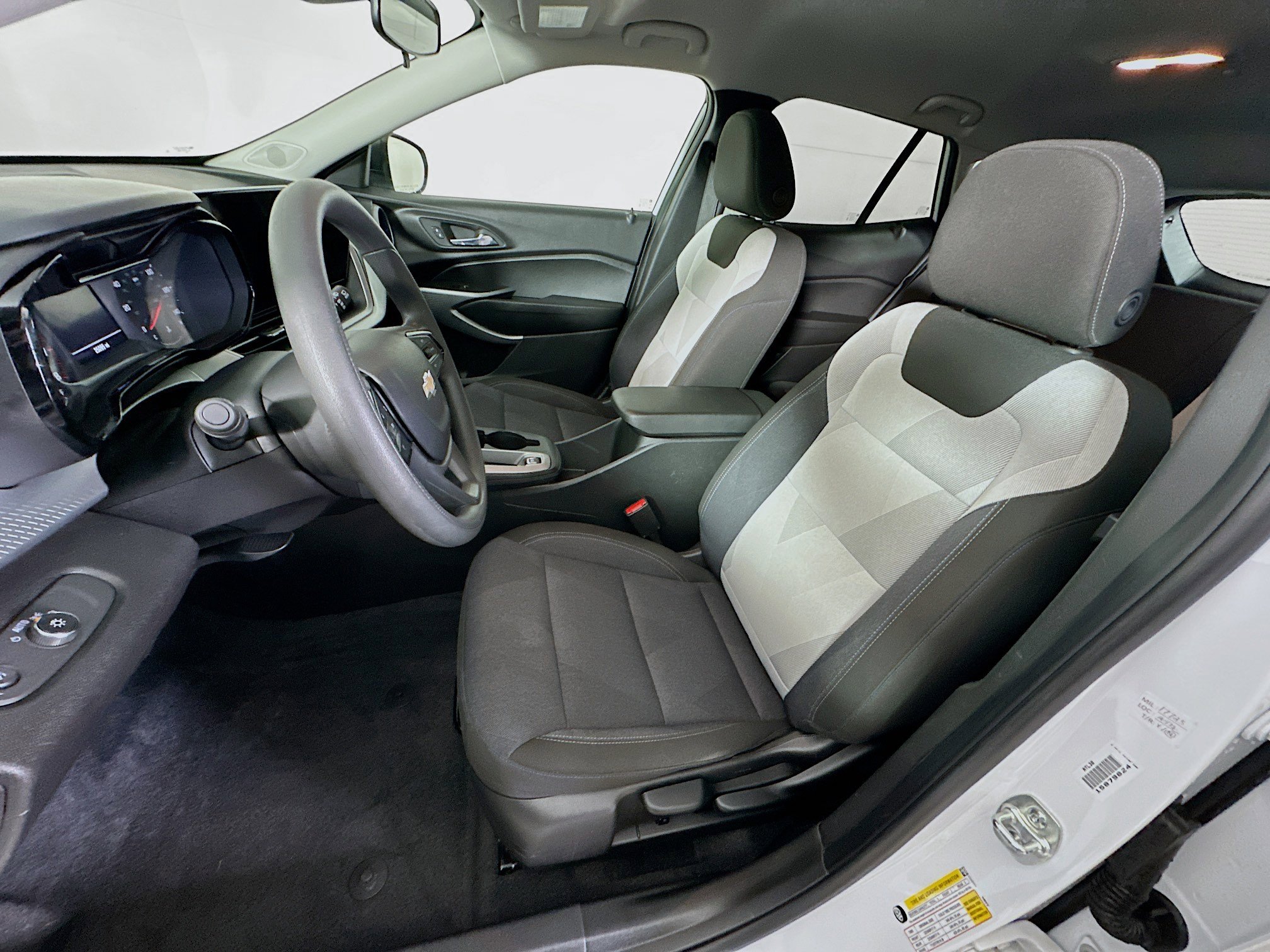 Used 2025 Chevrolet Trax LS image 13