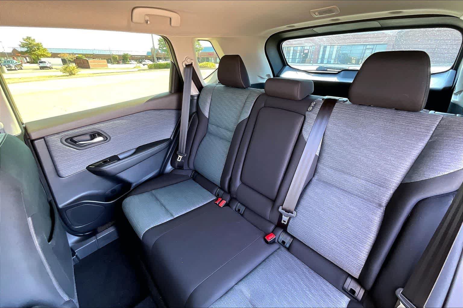 Used 2023 Nissan Rogue SV FWD image 28