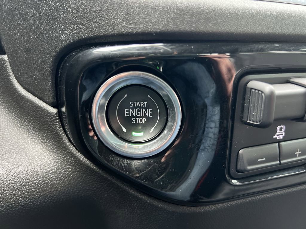 Used 2024 Chevrolet Silverado 3500 LT w/ Convenience Package image 17