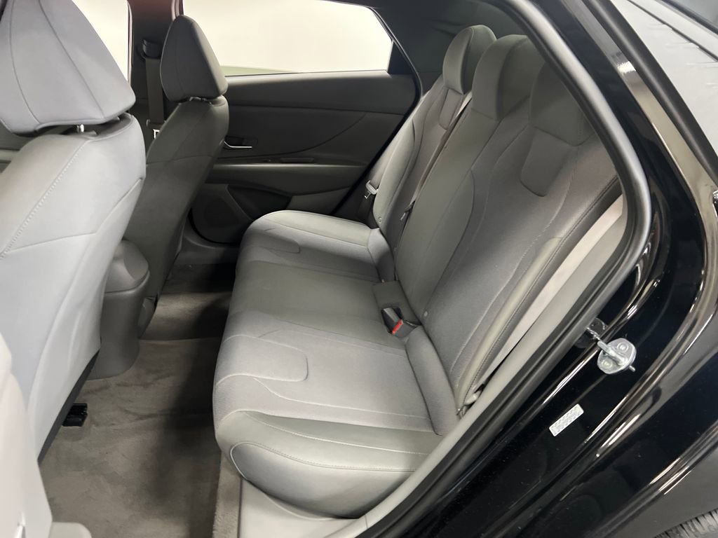 Used 2023 Hyundai Elantra SE w/ Cargo Package FWD image 27