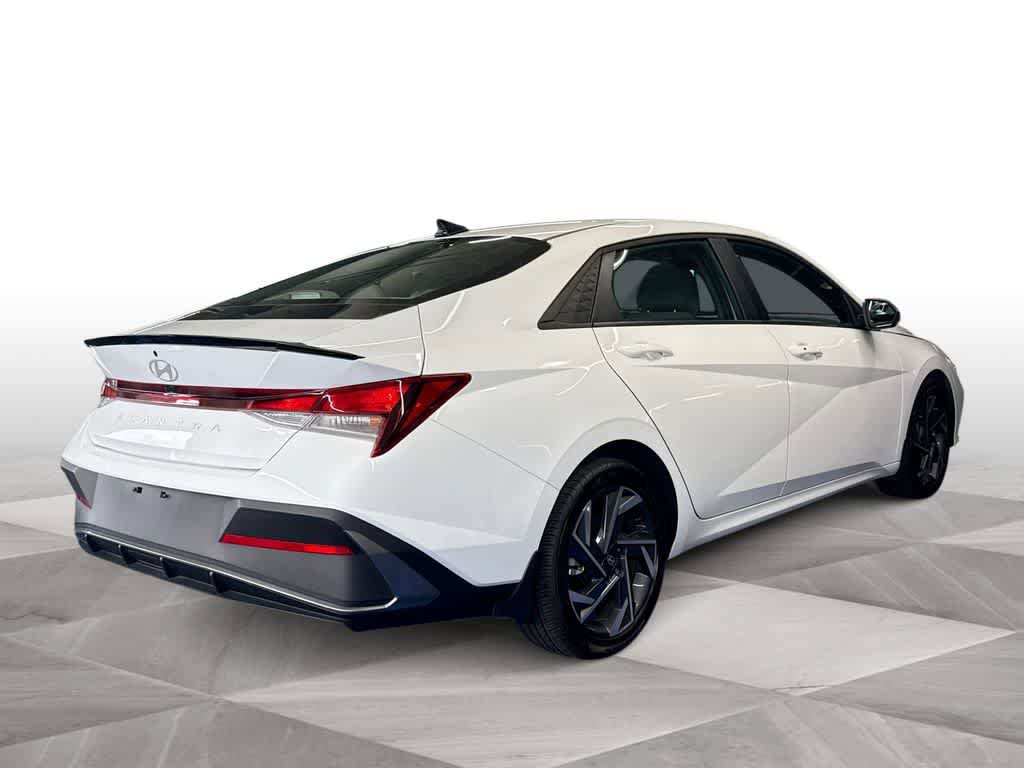Used 2025 Hyundai Elantra Sport FWD image 8