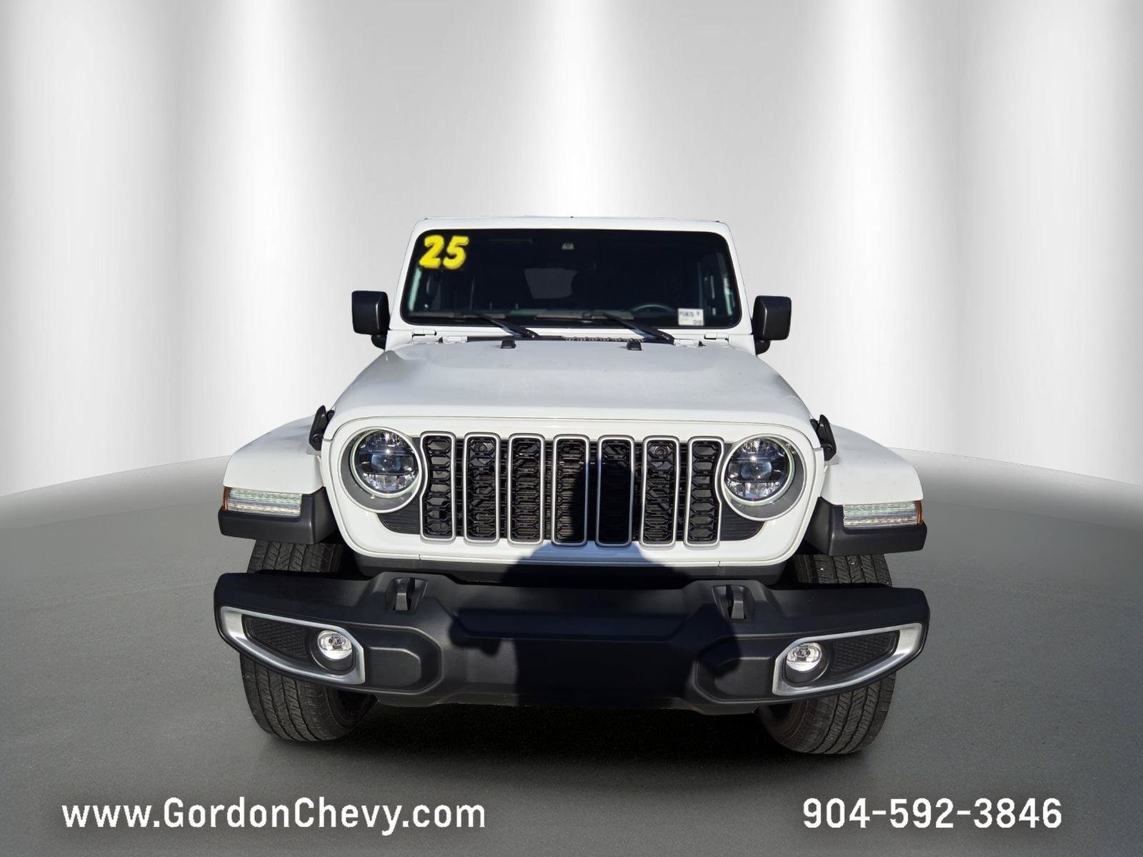 Used 2025 Jeep Wrangler Unlimited Sahara AWD/4WD image 9