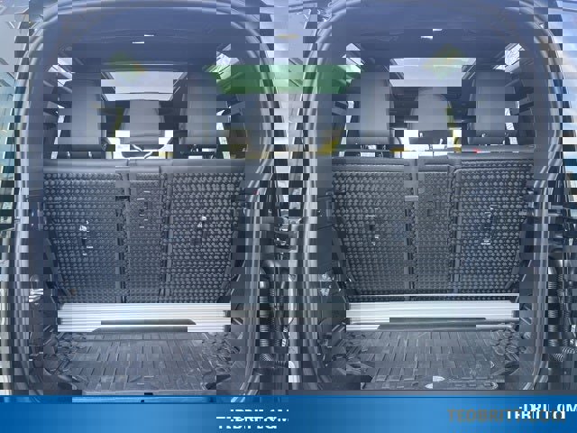 Used 2024 Land Rover Defender 90 V8 image 12