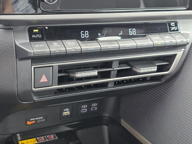 Certified 2025 Toyota Camry SE image 2