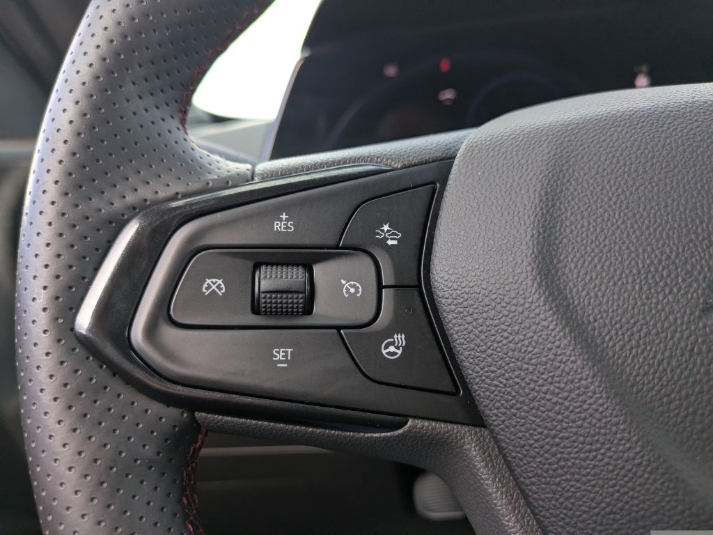Used 2025 Chevrolet Trax RS w/ Driver Confidence Package FWD image 26