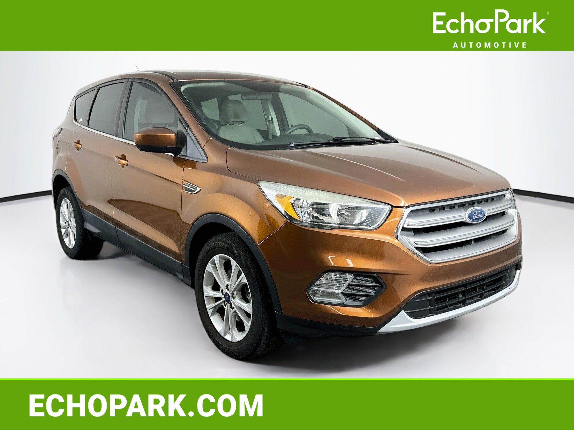 Used 2017 Ford Escape SE FWD image 1